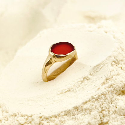 Packshot Bague Egée Cornaline en vermail par la créatrice Louise Vurpas pour Bijouterie Fine