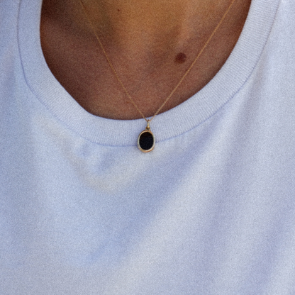 Packshot Collier Aimée en Or 750 par la créatrice Louise Vurpas pour Bijouterie Fine