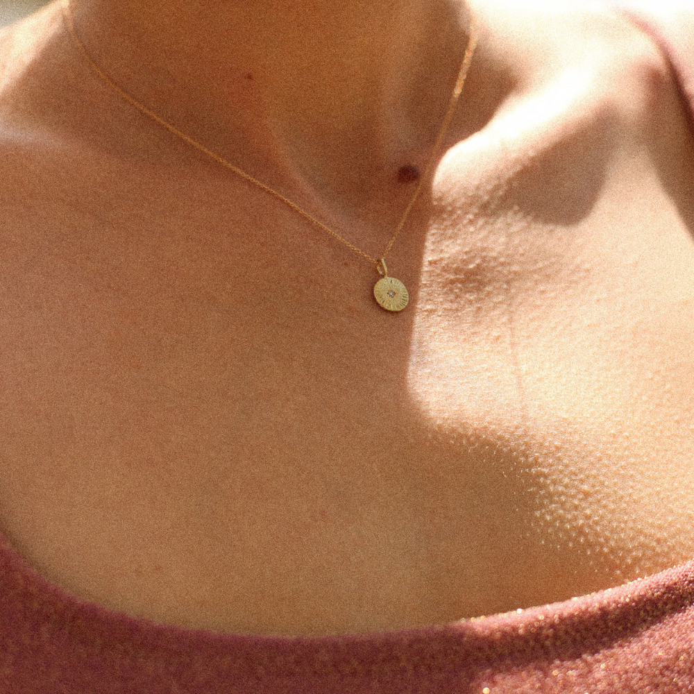 Packshot collier Étoile en Or 750 par la créatrice Louise Vurpas pour Bijouterie Fine