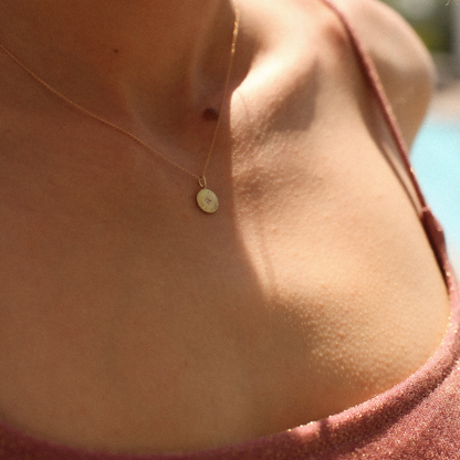 Packshot collier Étoile en Or 750 par la créatrice Louise Vurpas pour Bijouterie Fine